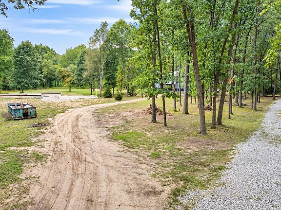4th image of 3826 Maybee Rd