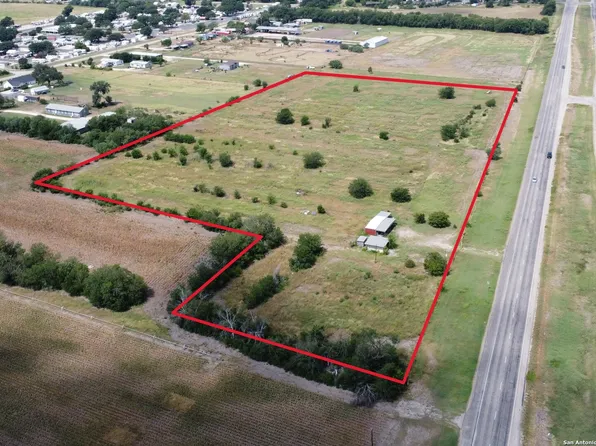 5985 Highway 90 W, Hondo, TX 78861