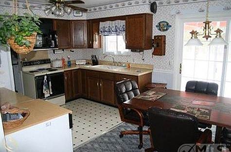 Kitchen Fish Lake Rd (Copy).JPG