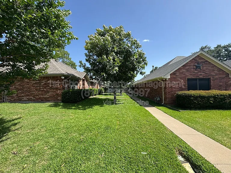 957 Austin Ct — Photo 3