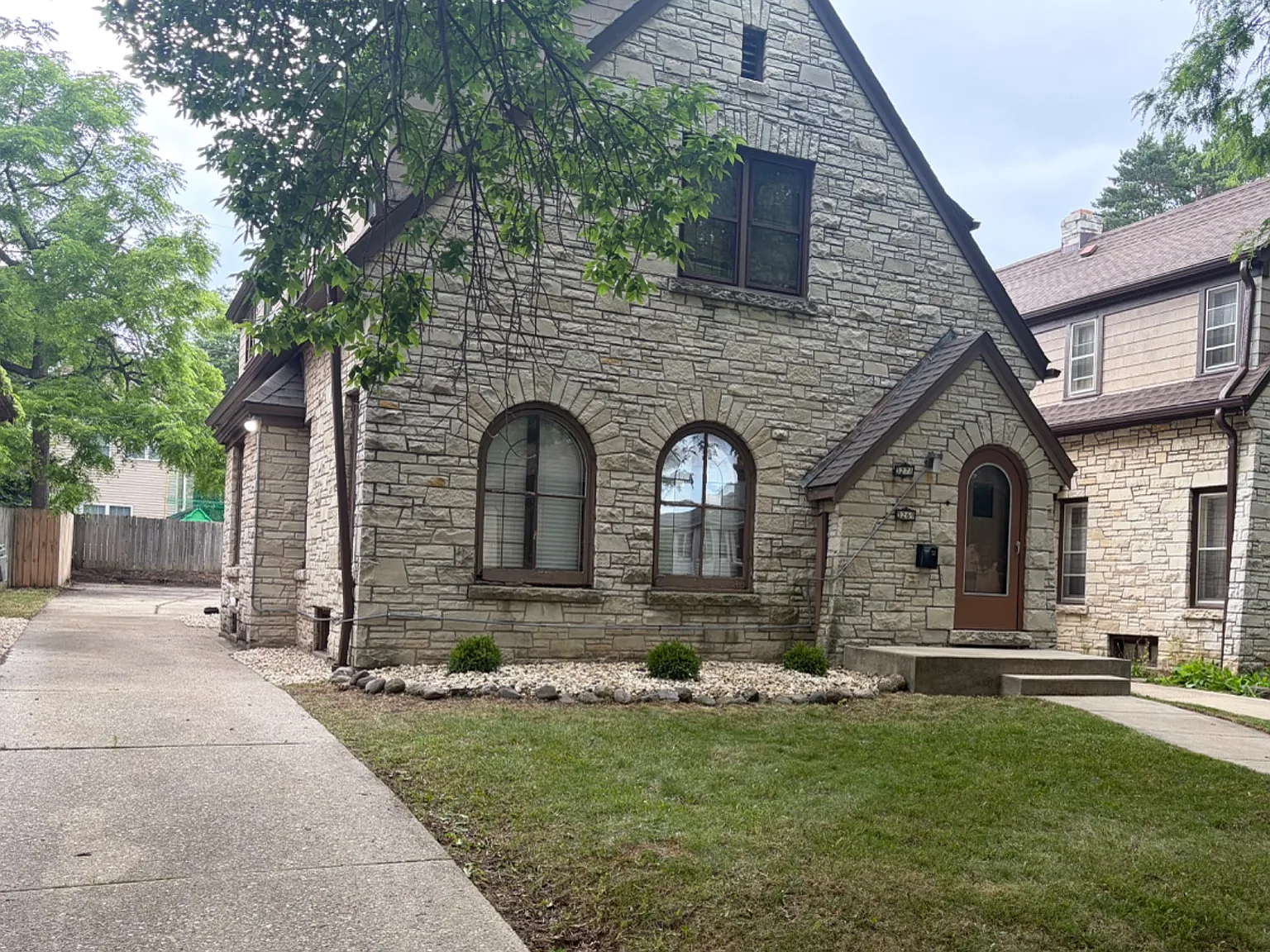 2 bed, 1150 sqft, $1,300 — Photo 1