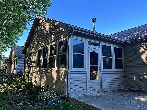 5th image of 1901 Wild Rose Ln