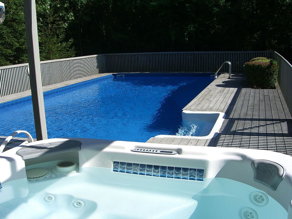 1st image of 20 Windwood Ct