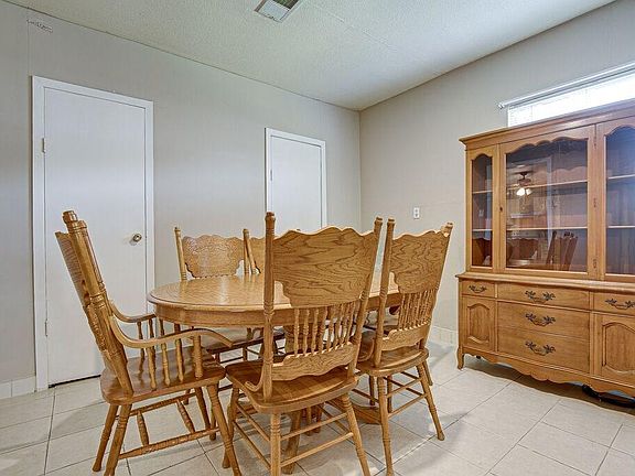 3rd image of 1817 Curtis Dr