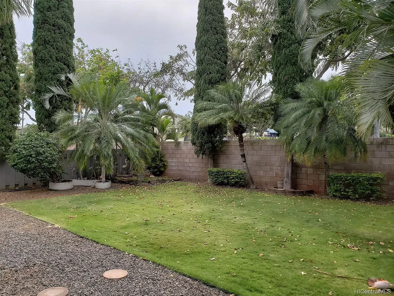 3 bed, 2.5 bath, 1271 sqft, $4,000 — Photo 3