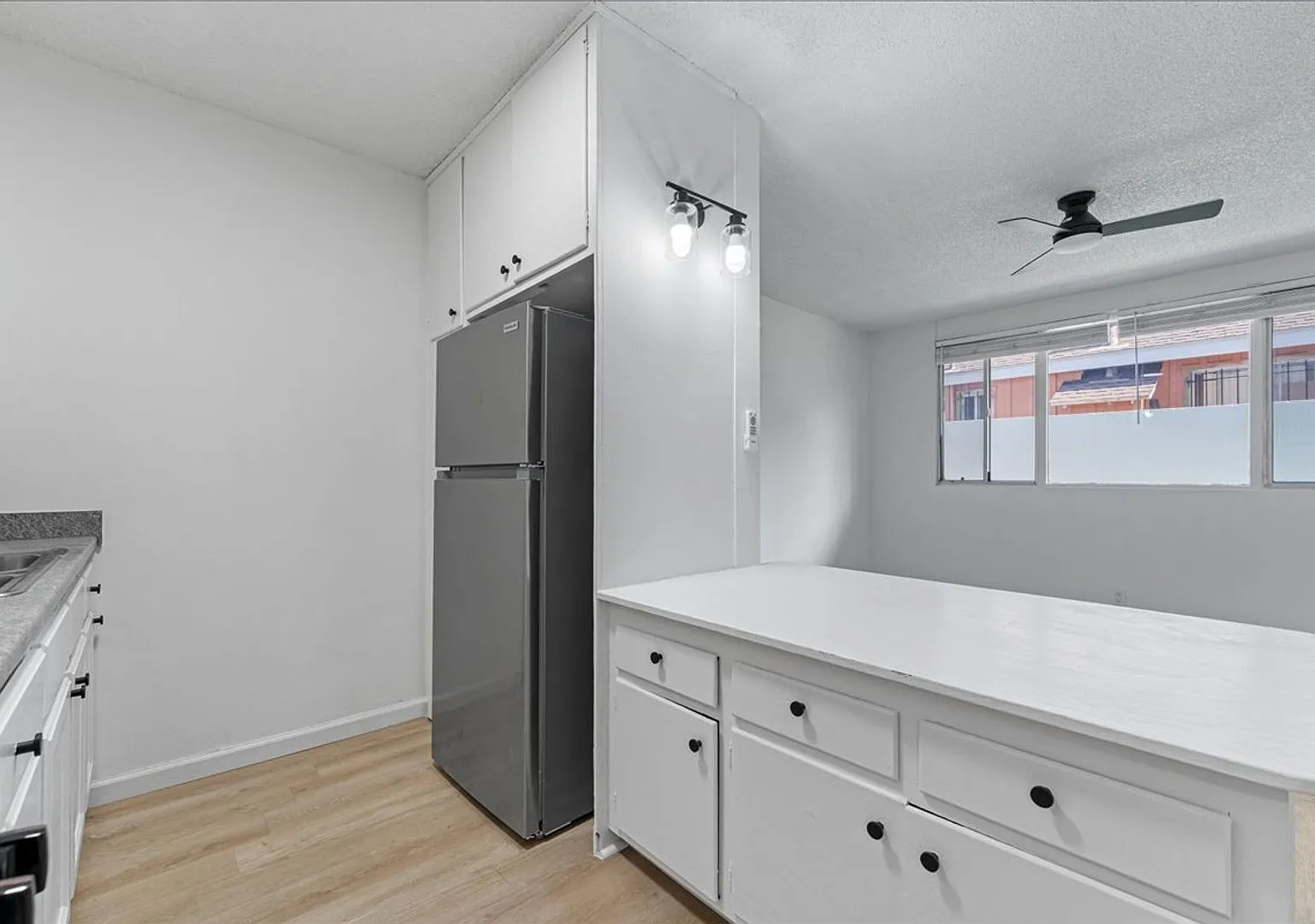 Beautiful Long Beach Apartment! — Photo 3