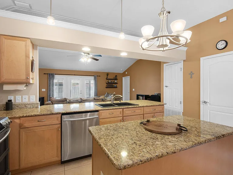 395 Camden Pass Ln — Photo 41