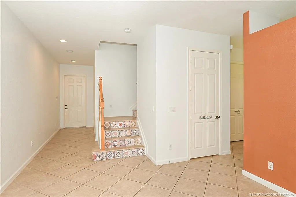 3 bed, 2.5 bath, 2123 sqft, $2,600 — Photo 3