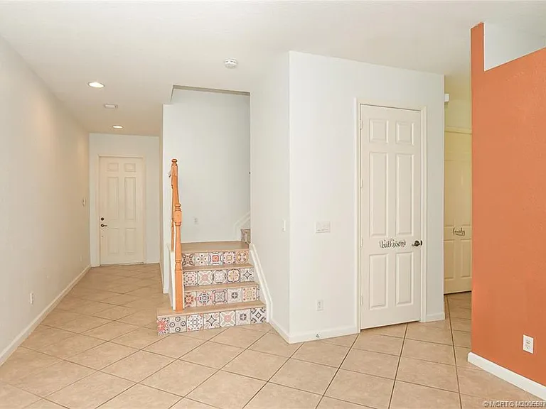 2206 SW Cape Cod Dr — Photo 3