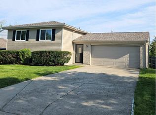 859 Holyoke Dr, Cincinnati, OH 45240