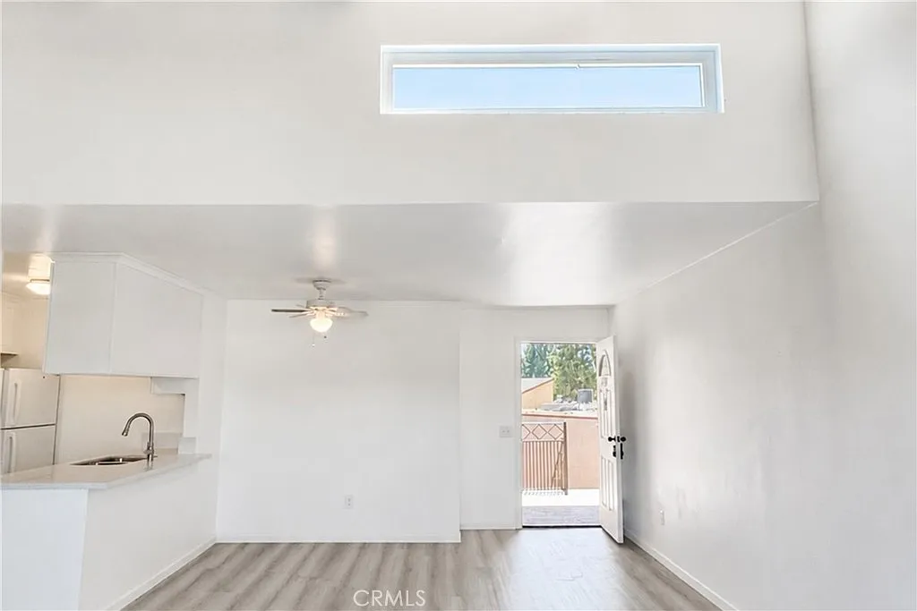 2 bed, 915 sqft, $2,695 — Photo 3