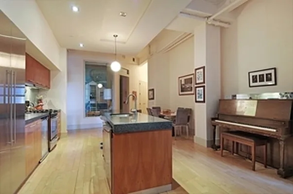 Rented by aptsandlofts.com | media 42