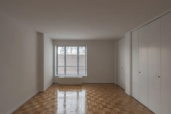 Rented by Solow Realty | media 7