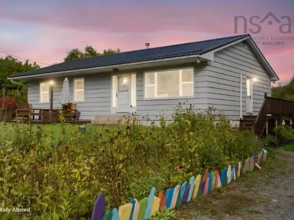 57 Bayview Dr, Halifax, NS B3T 1Z1