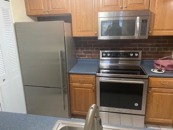 25 Greentree Ln APT 37, Weymouth, MA 02190