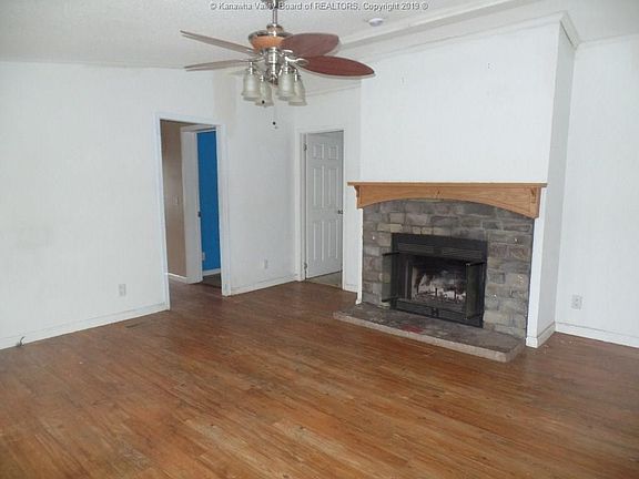 4th image of 316 E 11th St