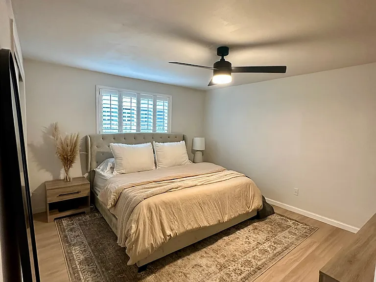 1016 Leonard St — Photo 19