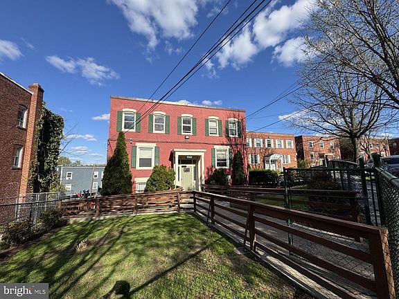 3rd image of 3130 Buena Vista Ter SE