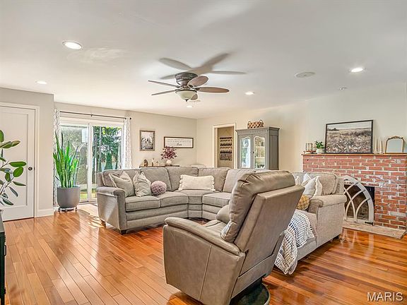 5th image of 700 Waterloo Dr
