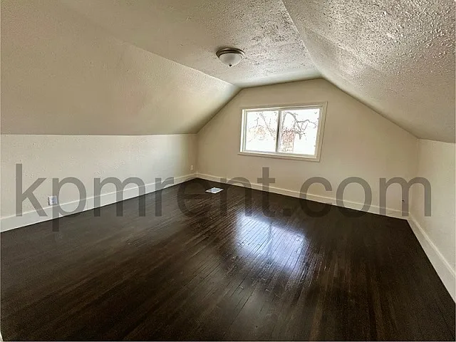 302 19th St NE — Photo 10