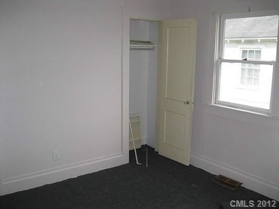 3rd image of 916 Miller St