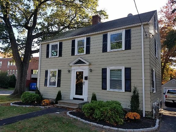 3rd image of 520 Lynnfield St