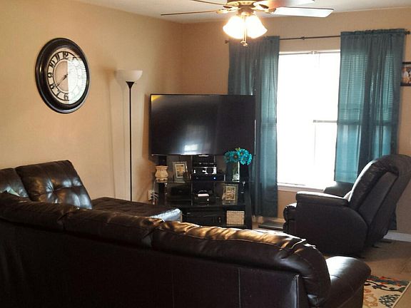 2nd image of 352 Iris Cir