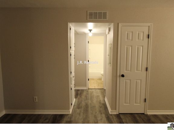 4th image of 2102 Hunt Dr