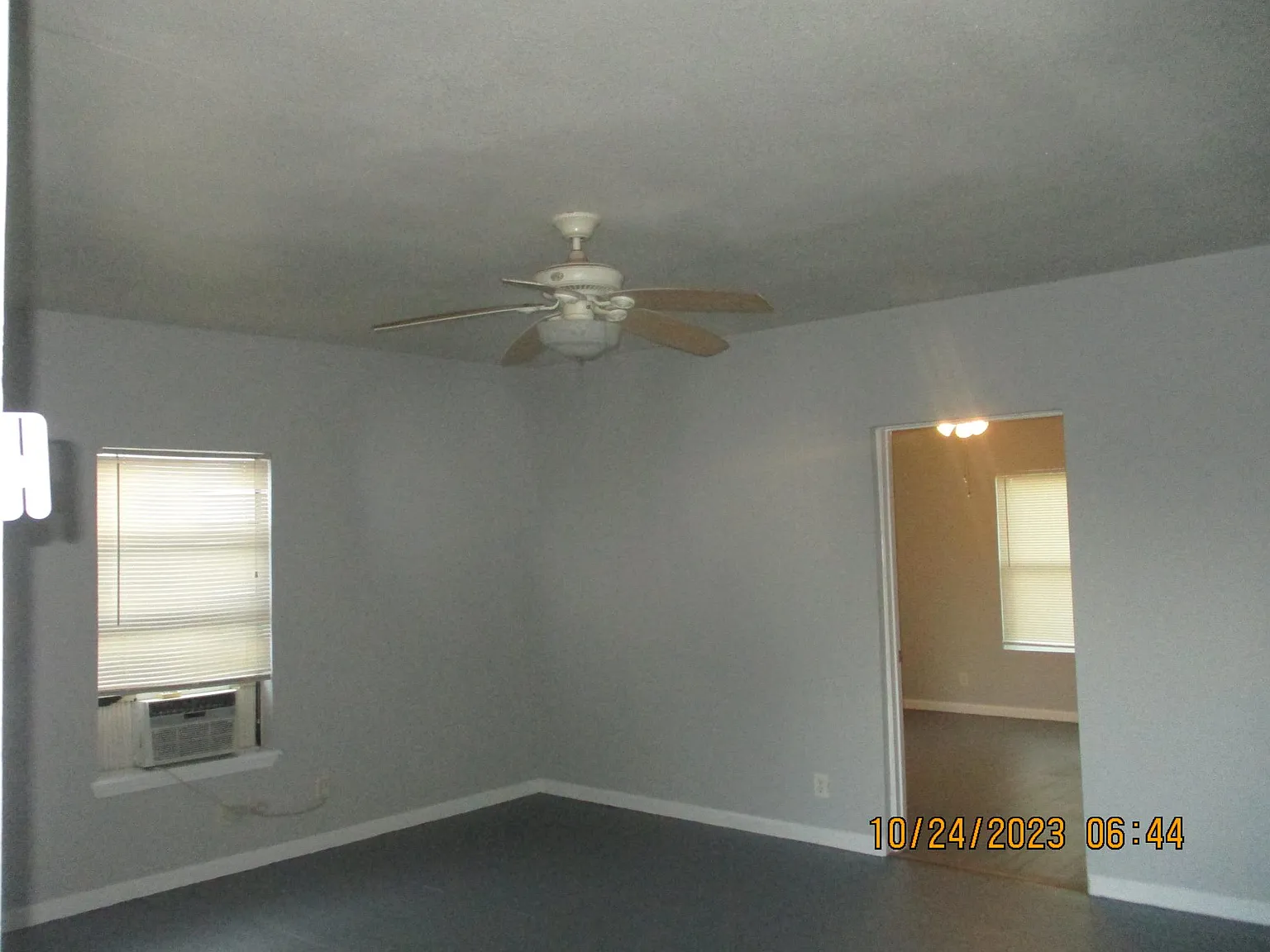4323 Avenue R — Photo 2