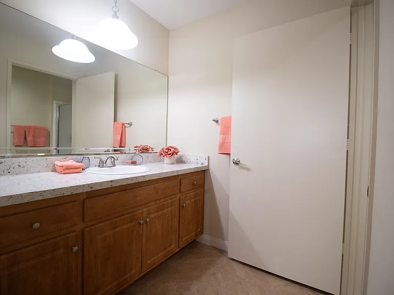 Gold Coast Apartments — Photo 64