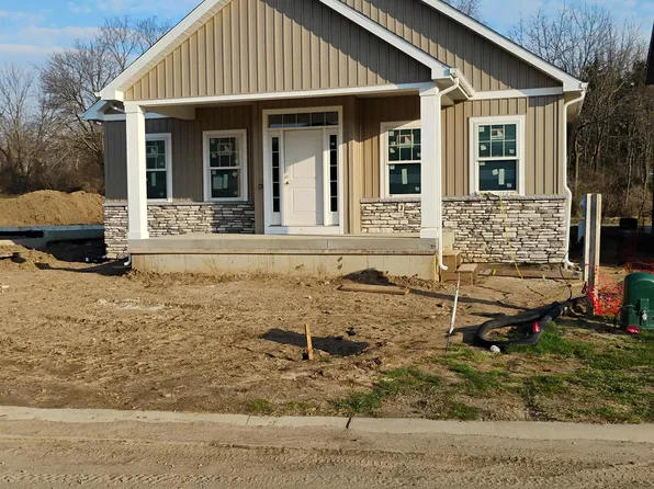 3391 Blarney Dr, South Bend, IN 46628