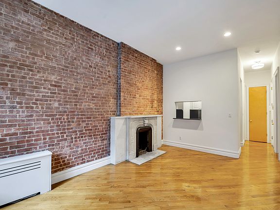 3rd image of 37 W 54th St APT 4A