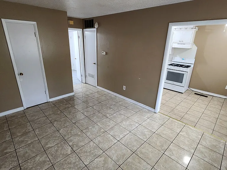 301 N University Dr #7 — Photo 13