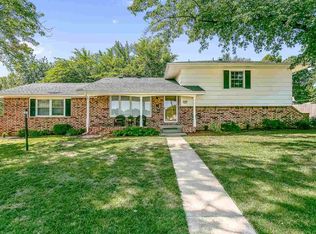 913 E Crestway St, Derby, KS 67037