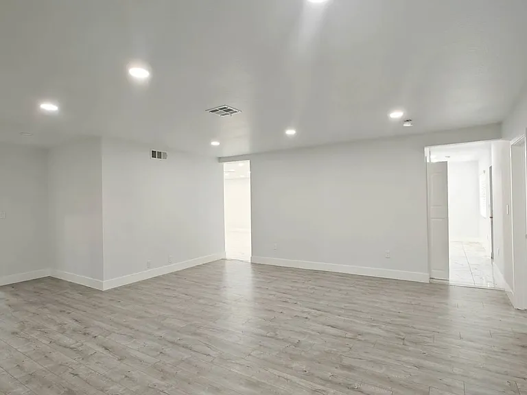1626 Riverside Dr — Photo 24