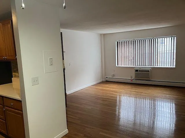 346 Lincoln St — Photo 3