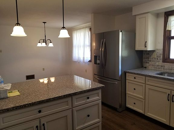 3rd image of 366 Garden Dr