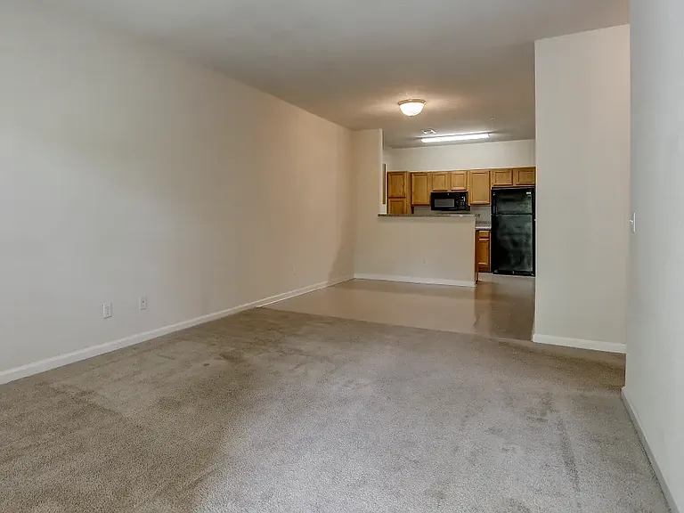 Hickory Ridge Apartments — Photo 16