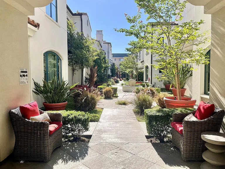 188 S Sierra Madre Blvd #4 — Photo 2