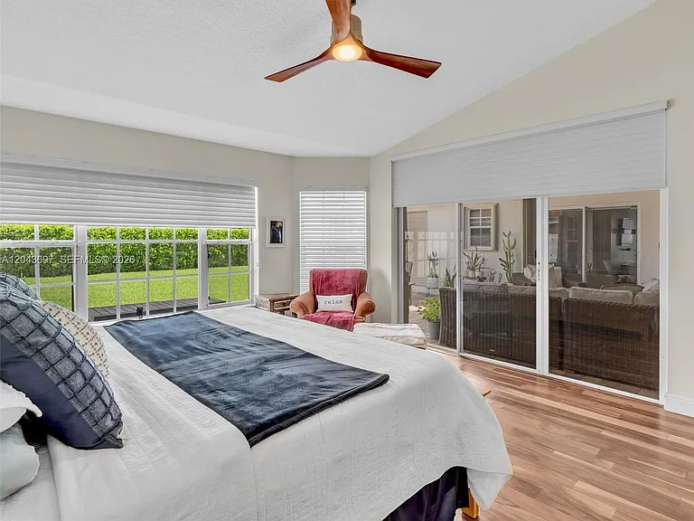 639 Verona Pl — Photo 23