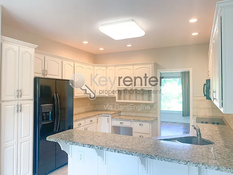 7716 Royal Harbour Cir — Photo 14