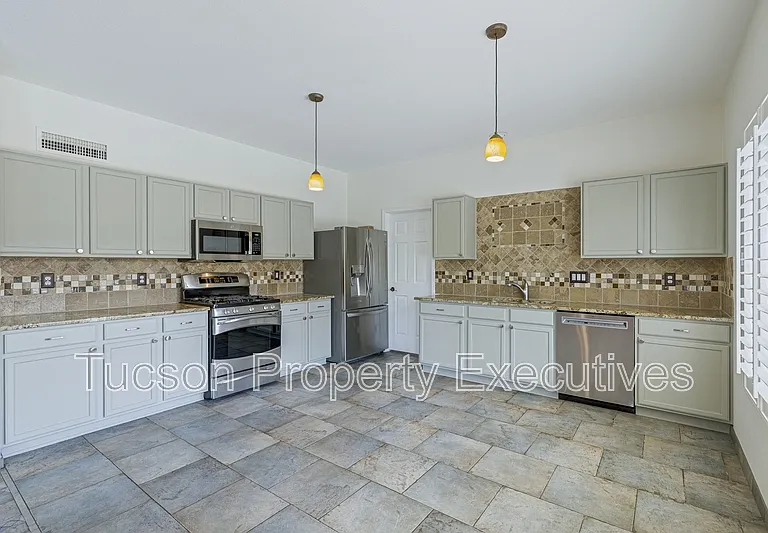 10176 N Nine Iron Dr — Photo 2