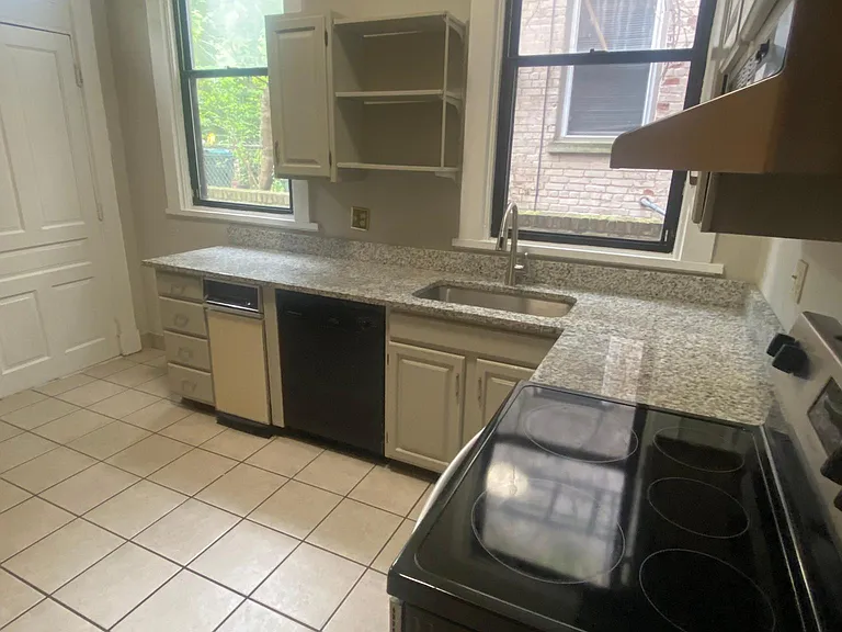 428 Chestnut St #1 — Photo 14
