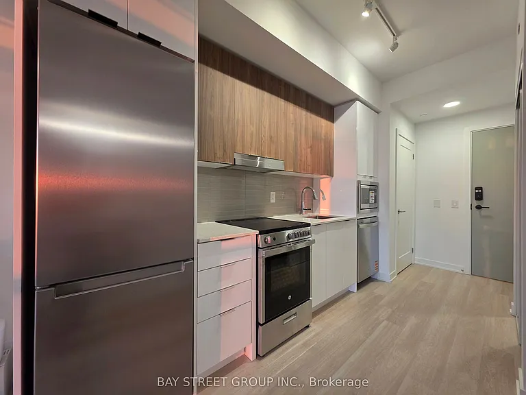 5105 Hurontario St #2009 — Photo 4