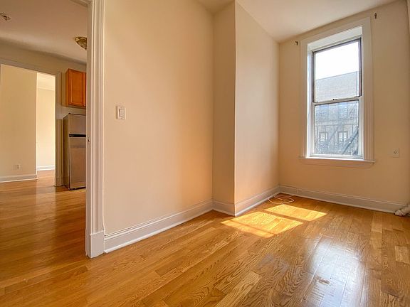 4th image of 309 E 5th St APT 23