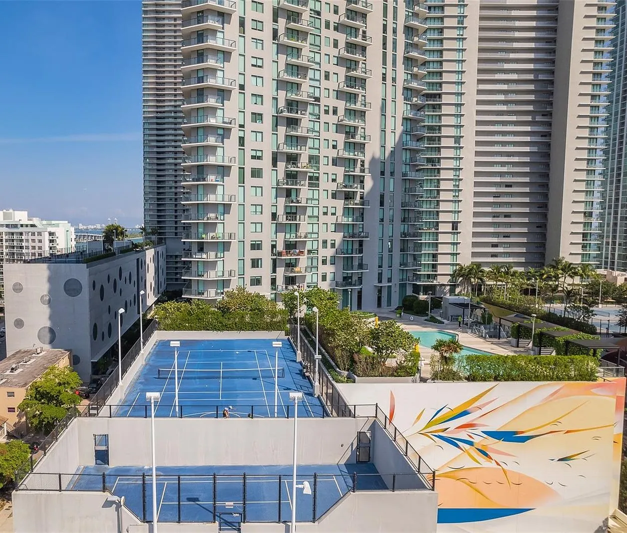 1/1 High-Rise Residence with Stunning Bay & Miami Skyline Views — Photo 2
