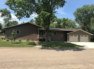 1206 4th Ave N, New rockford, ND 58356