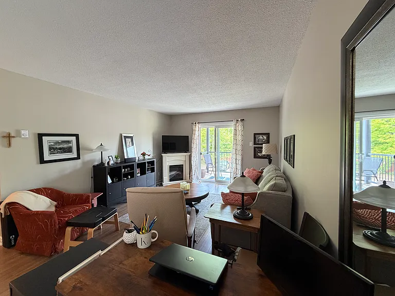 25 Ferris St — Photo 3