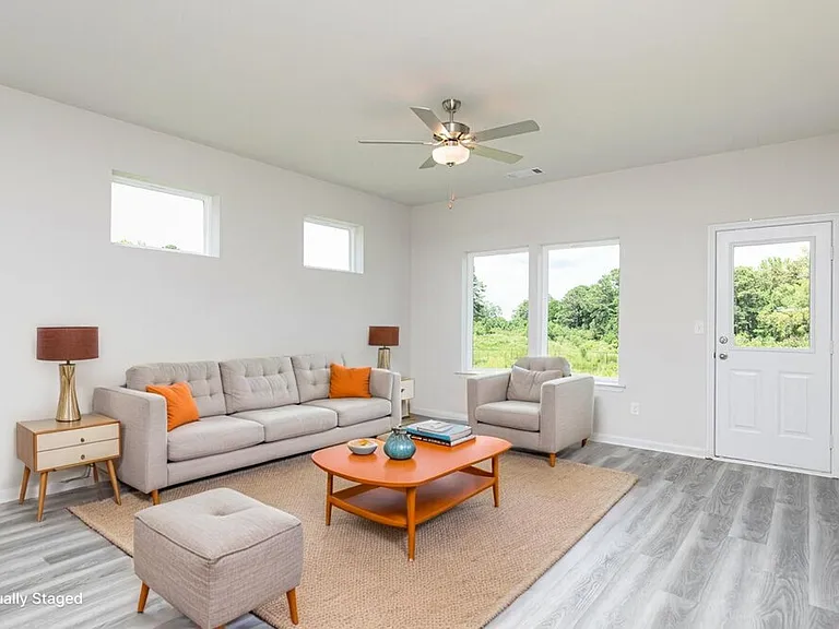 703 Berkeley Dr — Photo 11