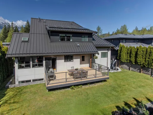 1007 Jay Cres, Squamish, BC V8B 0P2
